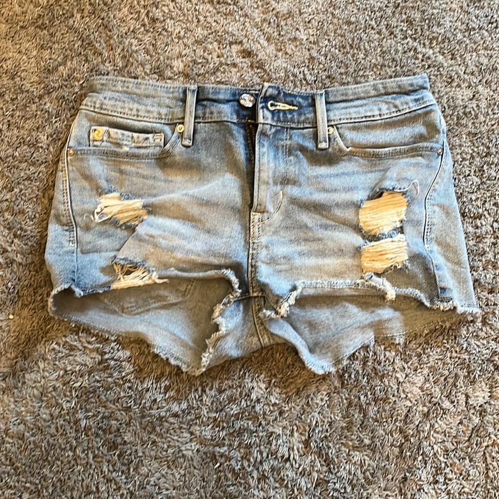 Denizen by Levi’s shortie light wash jean shorts